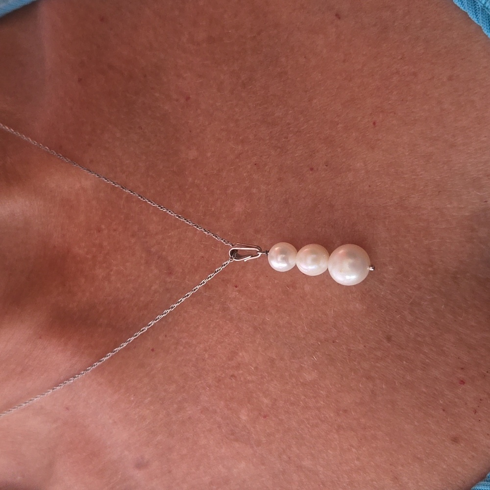 Sterling Silver 3 pearl necklace